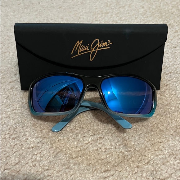 Maui Jim Sunglasses with Vibrant Blue Lenses main image 4